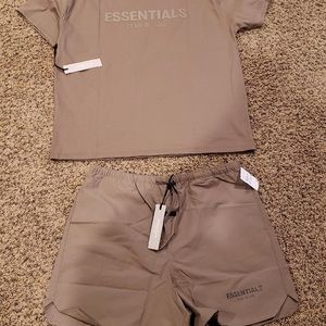 Exclusive Essentials Fear of God shorts + shirt in size XL in mocha brown color